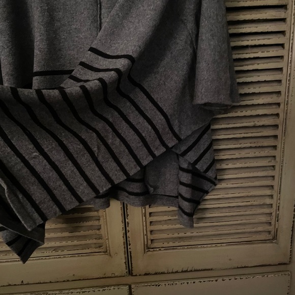 C&C California short sleeve cape sweater - Picture 4 of 7